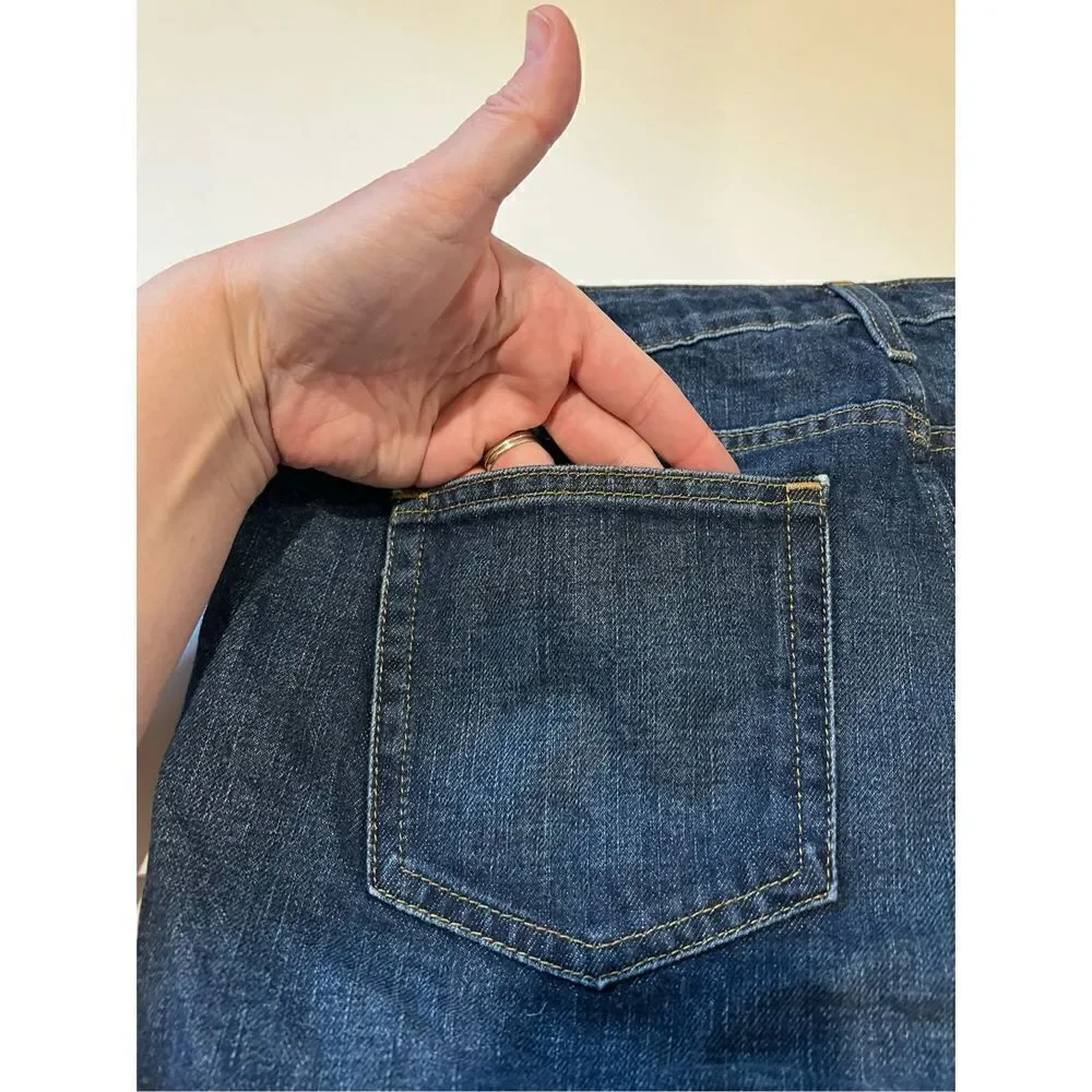 Gap Maternity Jean Shorts side stretch 6 - Picture 5 of 11